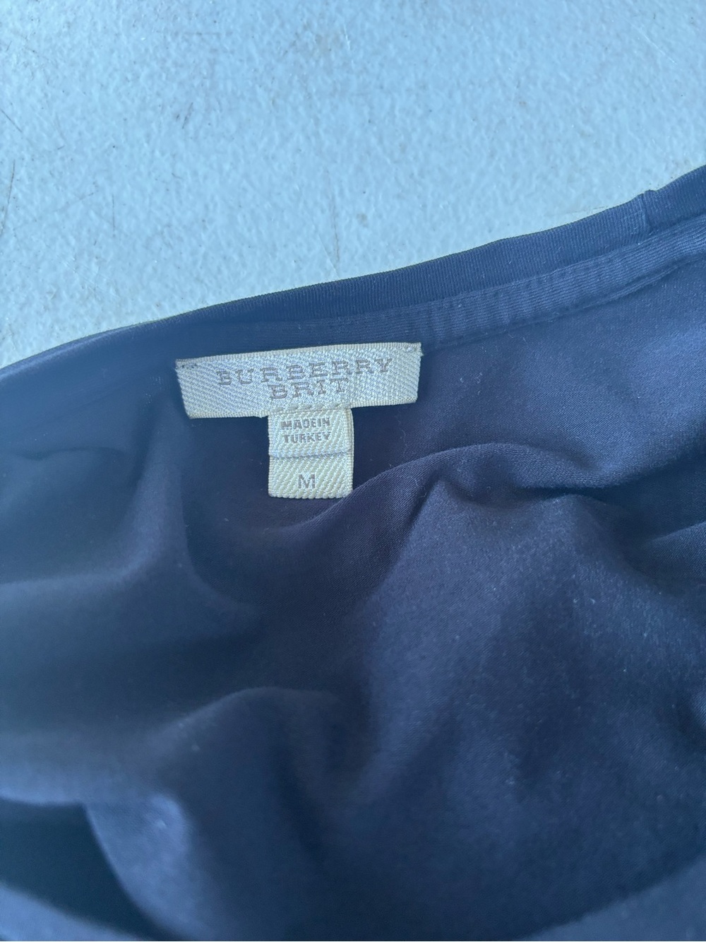 Burberry women's T-shirt size Medium, Damaged tee, Designer. - Picture 8 of 11